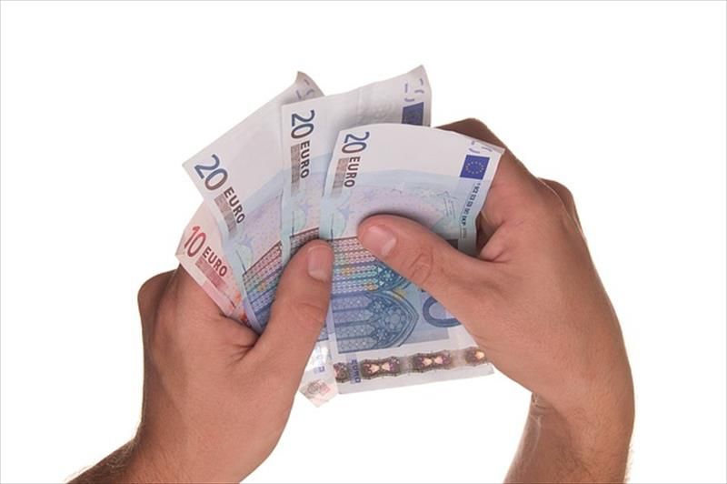 REDUCCIÓN DE 2500,00 A 1000,00 EUROS DEL LÍMITE LEGAL PARA EL PAGO EN EFECTIVO EN OPERACIONES COMERCIALES EN LAS QUE INTERVENGA UN EMPRESARIO O PROFESIONAL